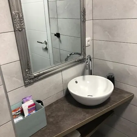 Apartman 84 Stan Na Dan Διαμέρισμα Ντόμποϊ